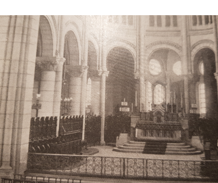 The original choir organ behind the High Altar